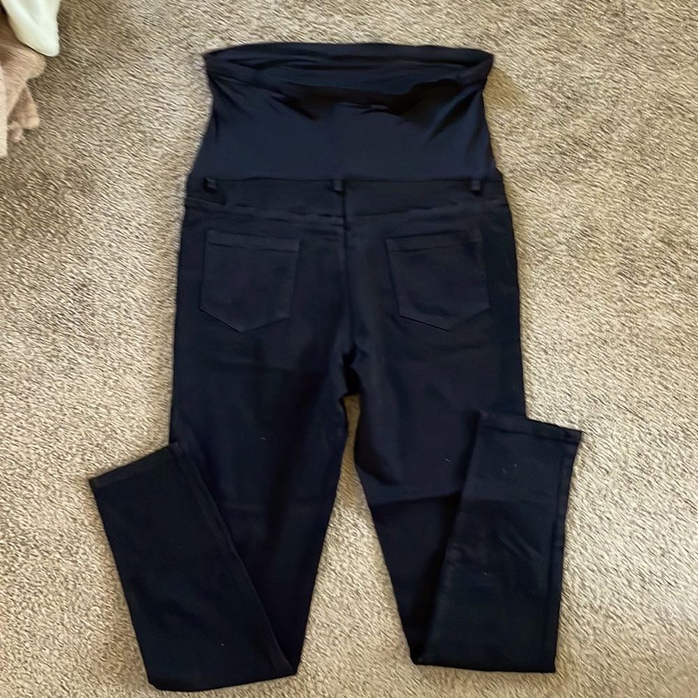 Sexy Mama Maternity Size 3 is equivalent to (8-10) or (30-32) Brand new.